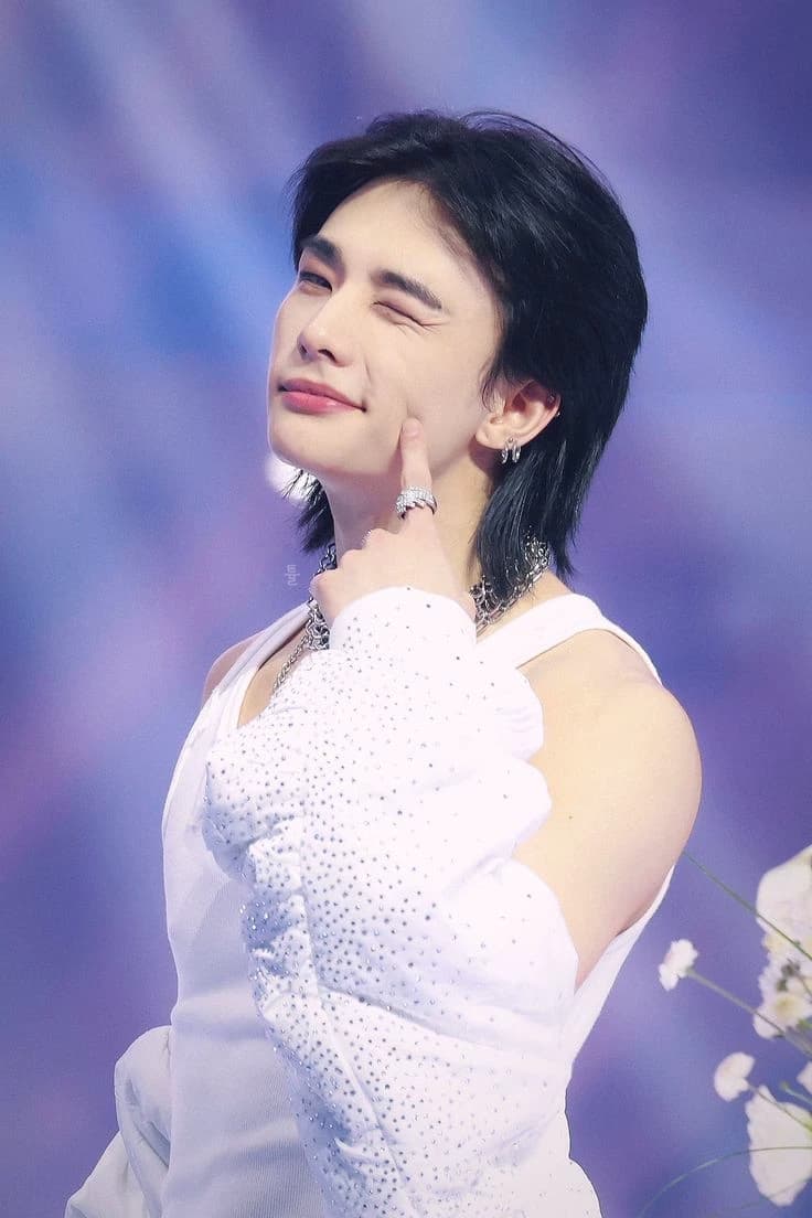 Hyunjin thumbnail