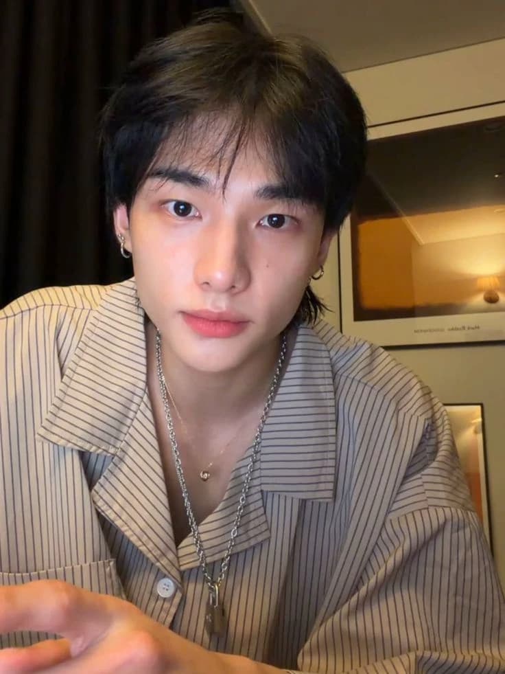 Hwang hyunjin thumbnail