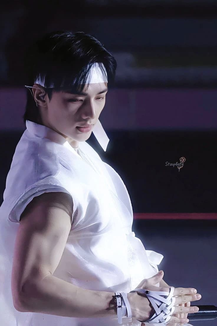 Hwang Hyunjin (Knight) thumbnail