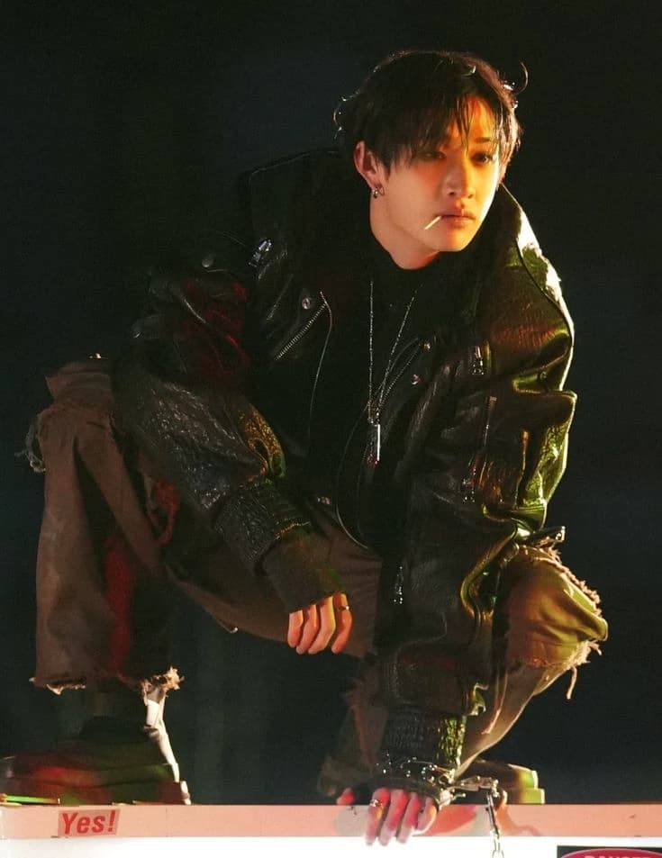 Stray Kids [Apocalypse] thumbnail