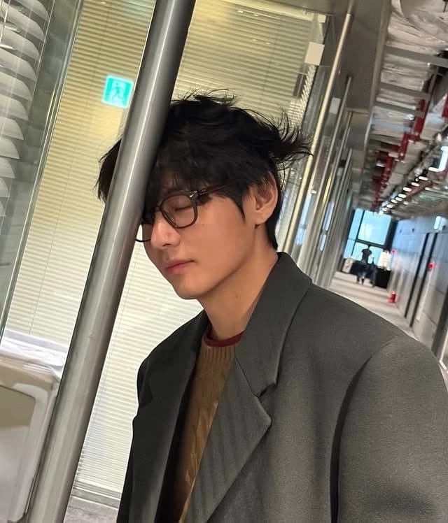 Kim Taehyung thumbnail