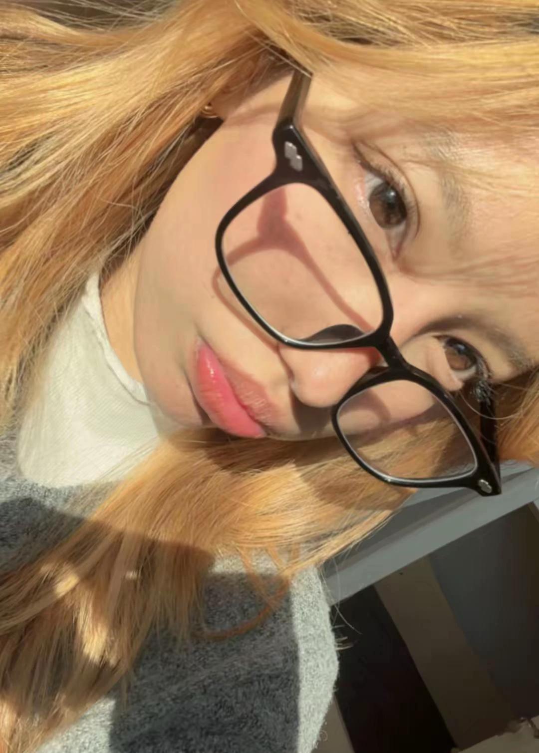 Meekuuu (wife)  thumbnail