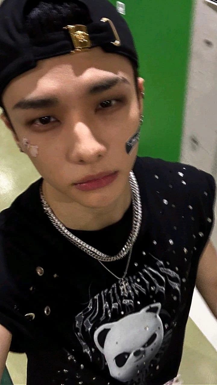Hwang Hyunjin thumbnail