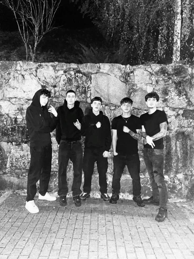 Group of Friends 👹 thumbnail