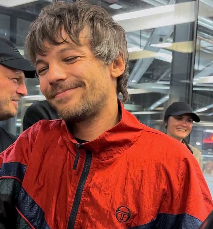 Louis Tomlinson thumbnail
