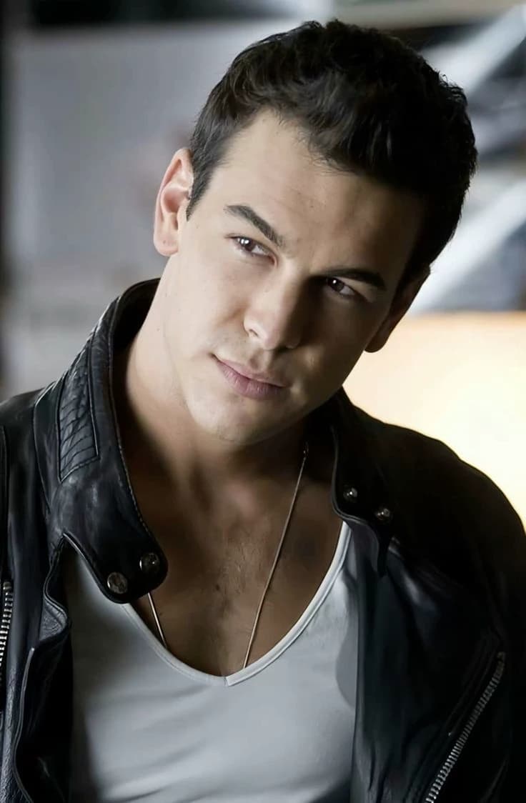 Mario Casas thumbnail