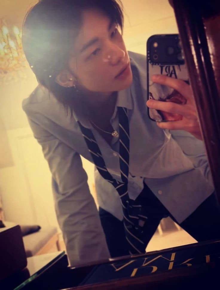 Hwang Hyunjin thumbnail
