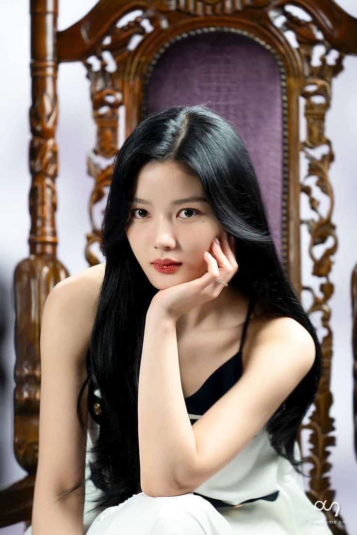 Kim yoo Jung thumbnail