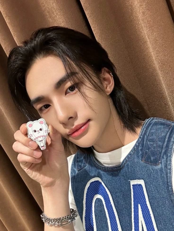Hyunjin thumbnail