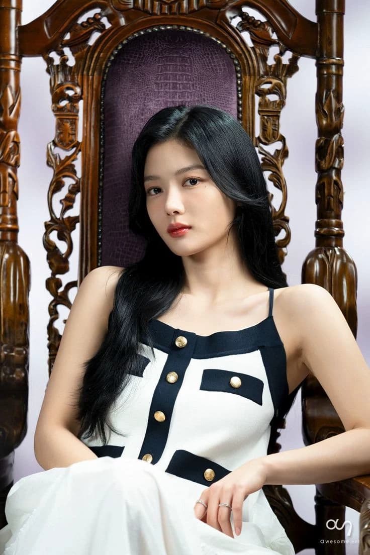 Kim yoo Jung thumbnail