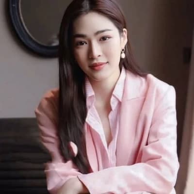 Lingling Kwong | Lesbian thumbnail