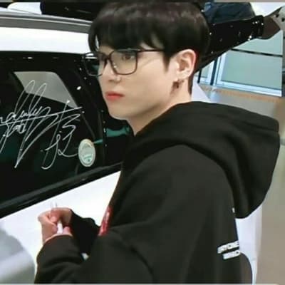 Jeon Jungkook thumbnail