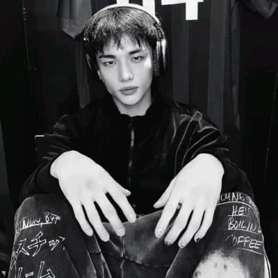 Hwang Hyunjin thumbnail