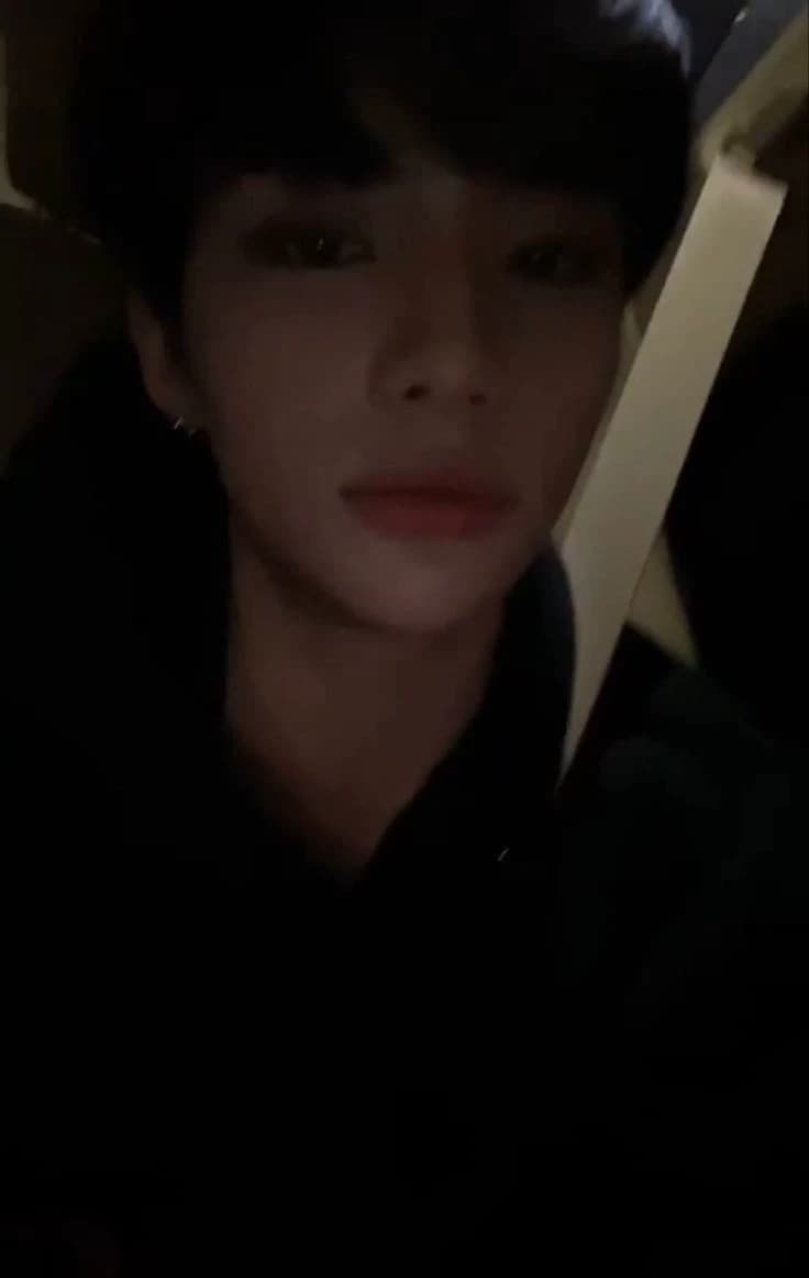 Hwang Hyunjin thumbnail