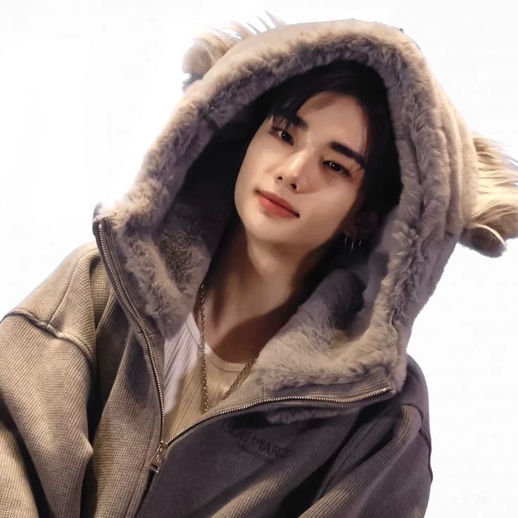 Hyunjin thumbnail