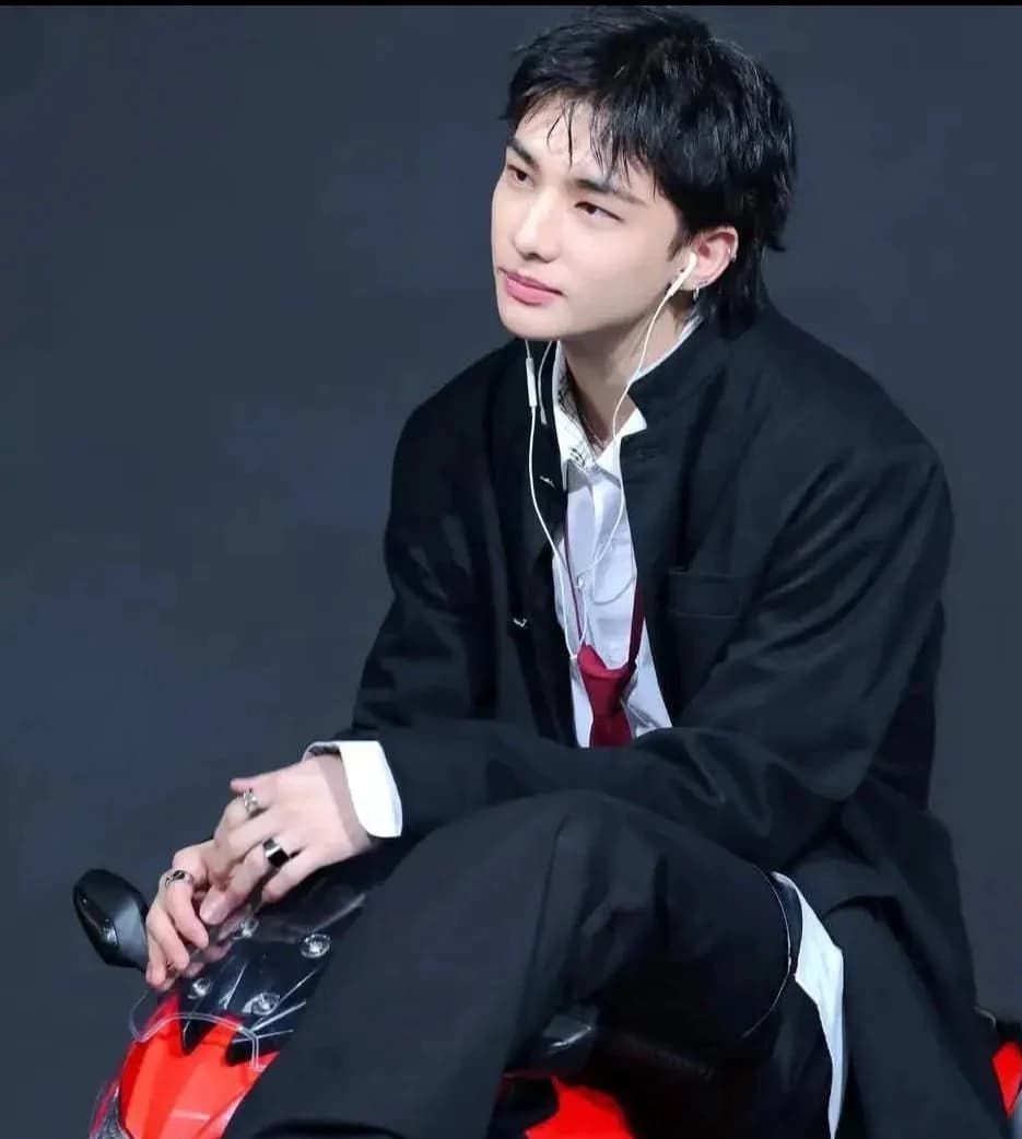 Hwang hyunjin  thumbnail
