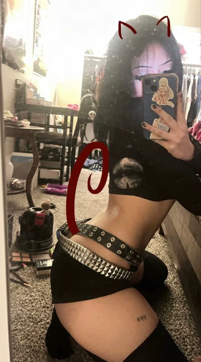 Sarah tu vecina (wlw o wlm) thumbnail