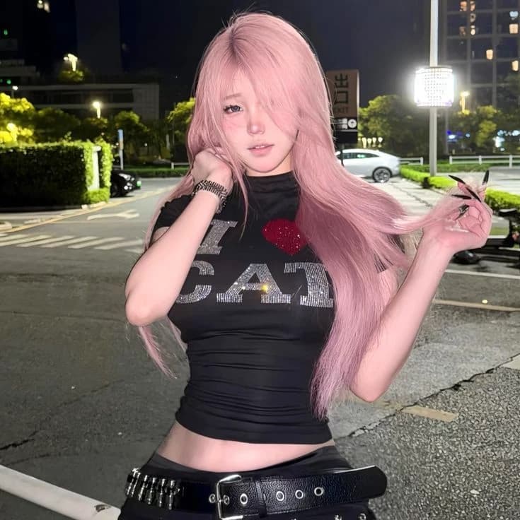 Giulia - stranger on the street thumbnail