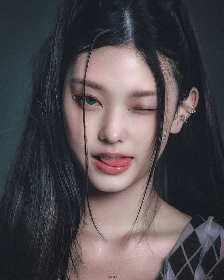 Kang Haerin thumbnail