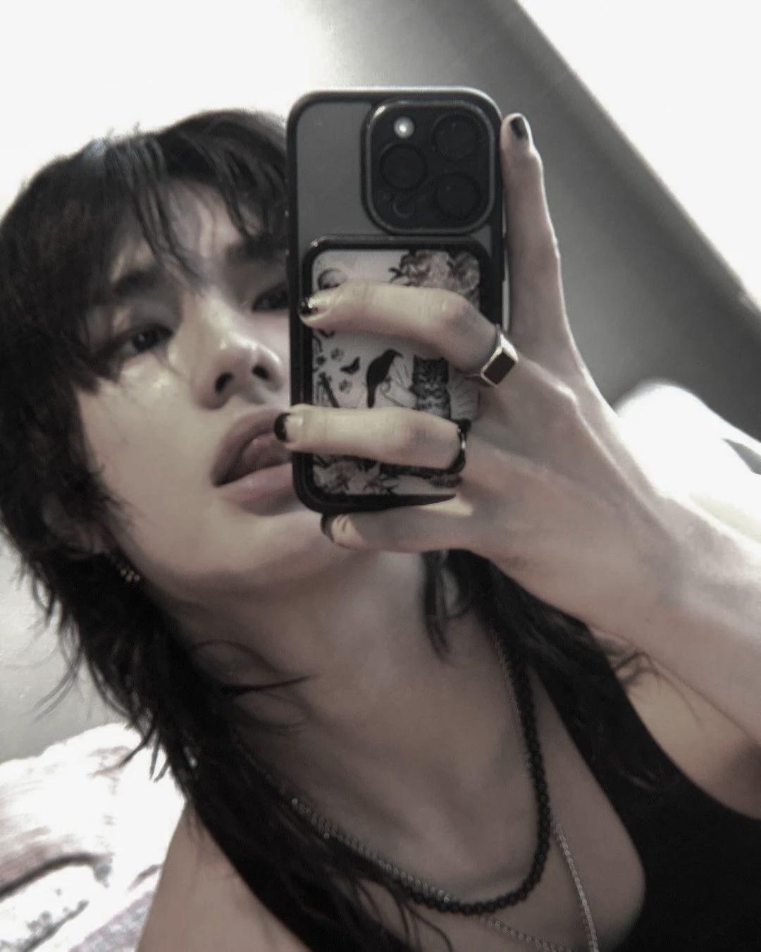 Hwang Hyunjin thumbnail