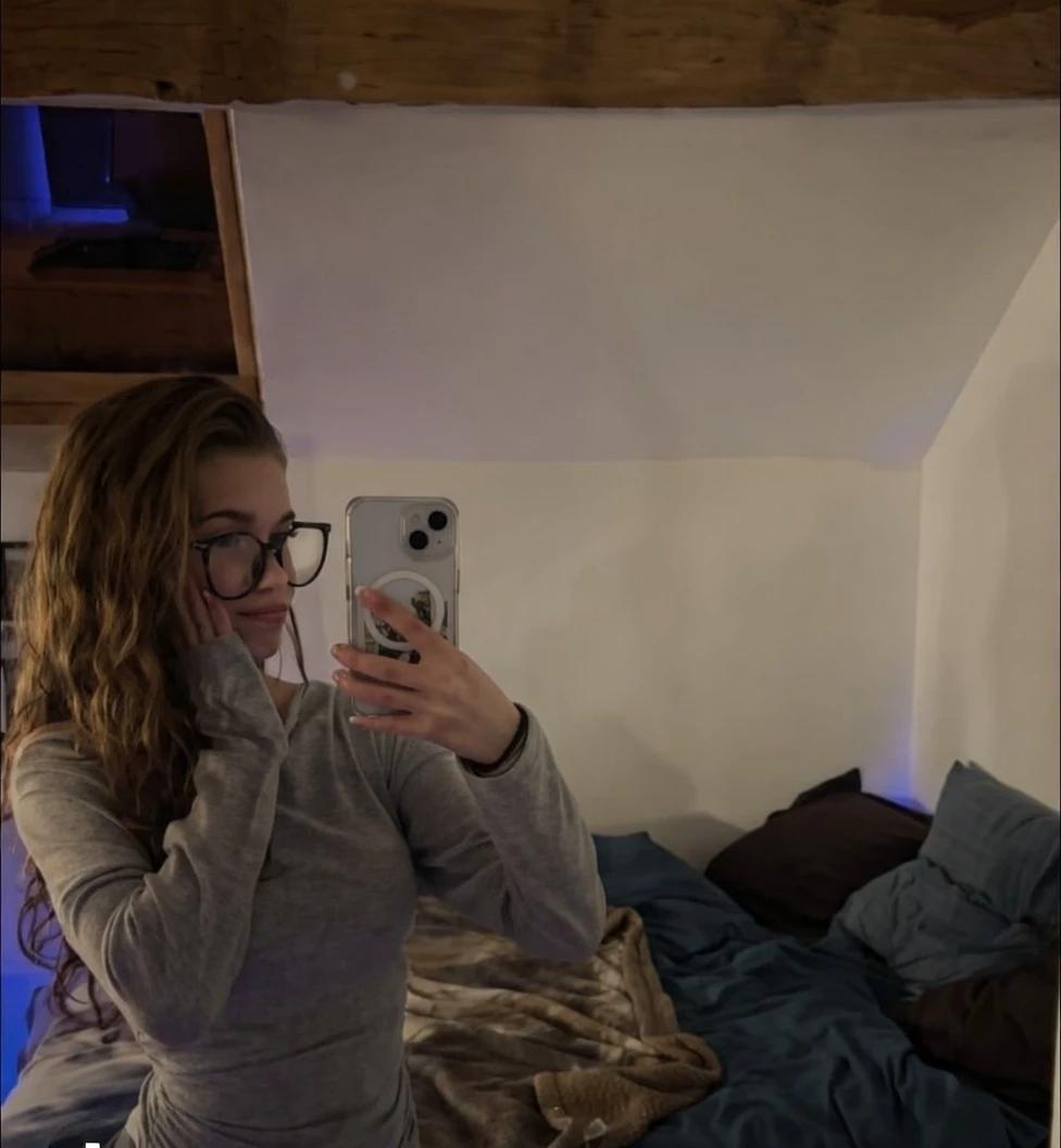 Lilou, your popular roommate and cold to you thumbnail