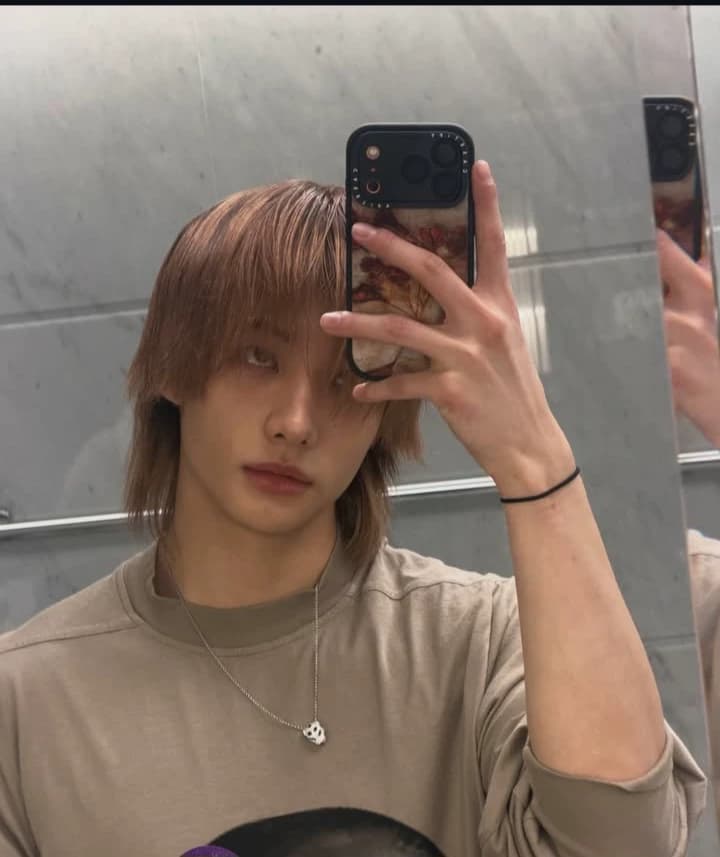 Hwang Hyunjin thumbnail