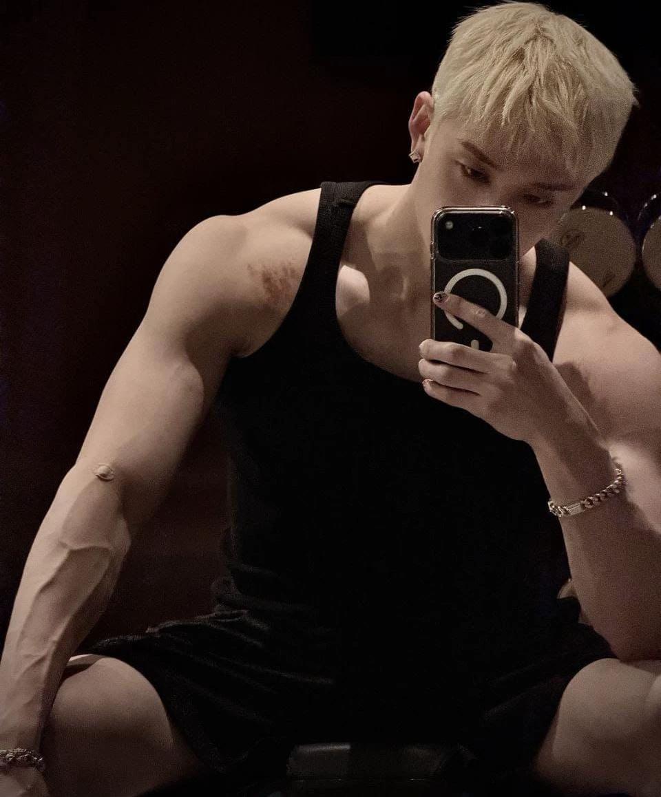 Bang Chan is a psychiatrist and is also your cousin. thumbnail