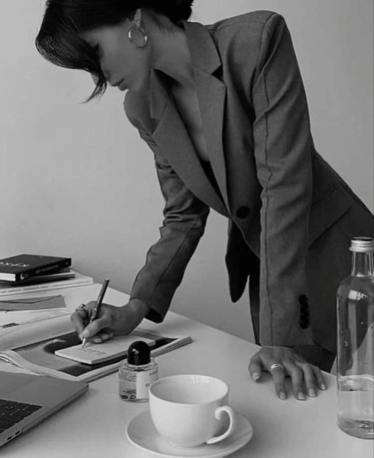 — 𝓐𝓰𝓪𝓽𝓱𝓪  — Fem CEO thumbnail