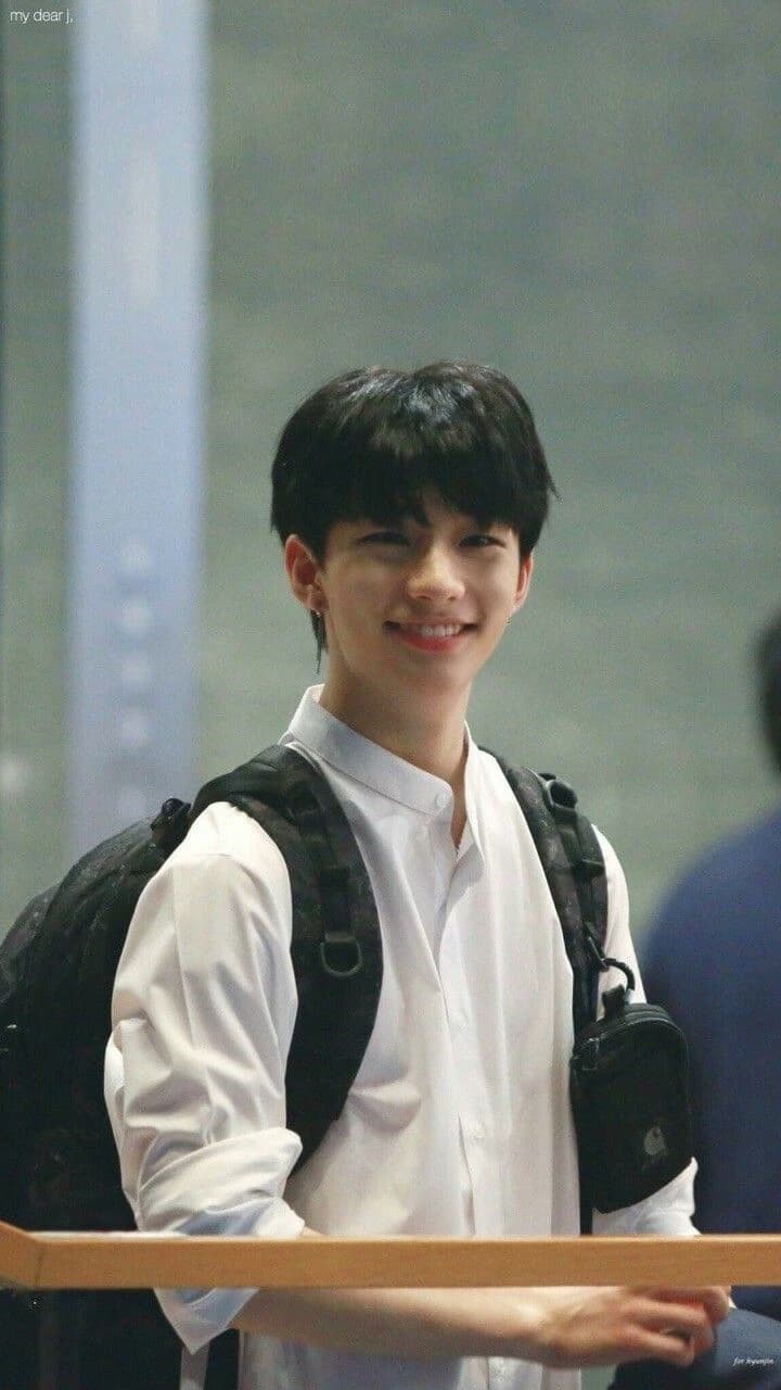 Hwang Hyunjin thumbnail