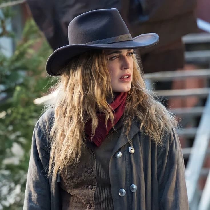 Sara lance /canario blanco thumbnail