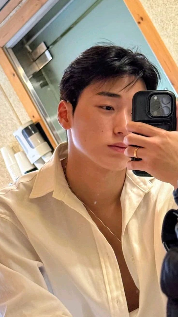 Choi San thumbnail