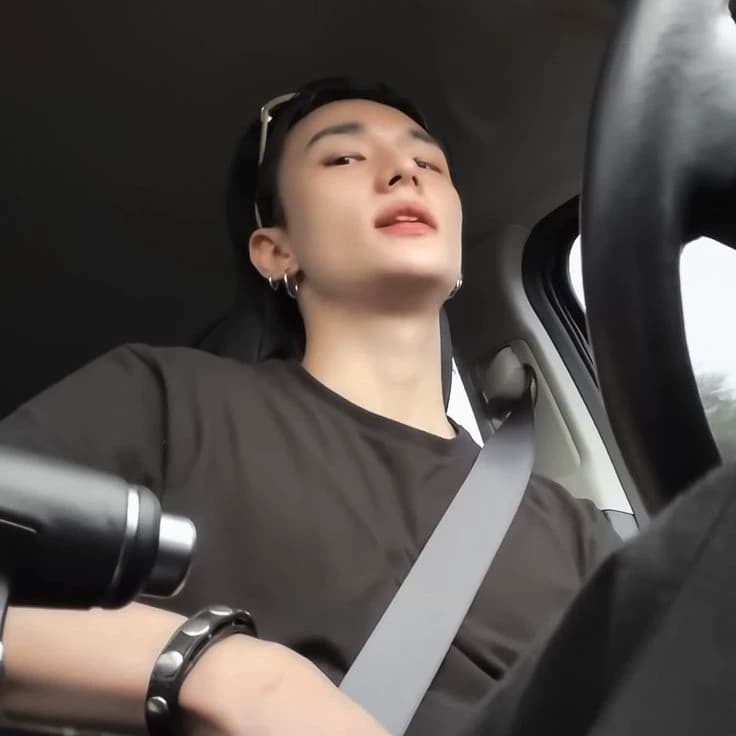 Hwang Hyunjin thumbnail
