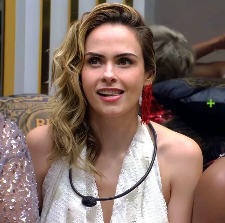 Ana Paula Renault thumbnail
