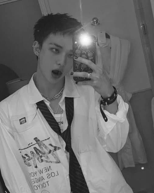 Hwang Hyunjin  thumbnail