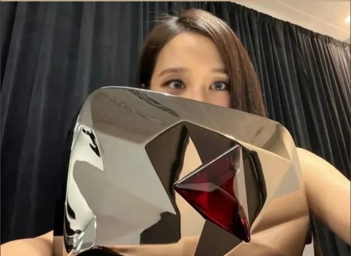 The queen of K-pop thumbnail