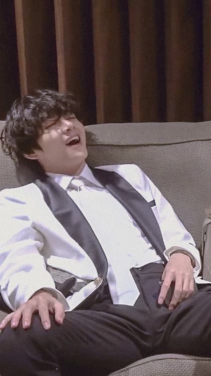 Kim Taehyung thumbnail