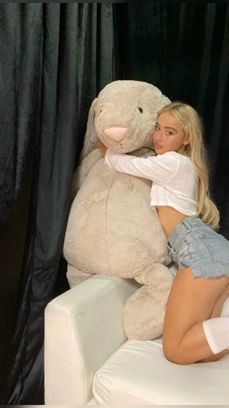 Sabrina Carpenter thumbnail