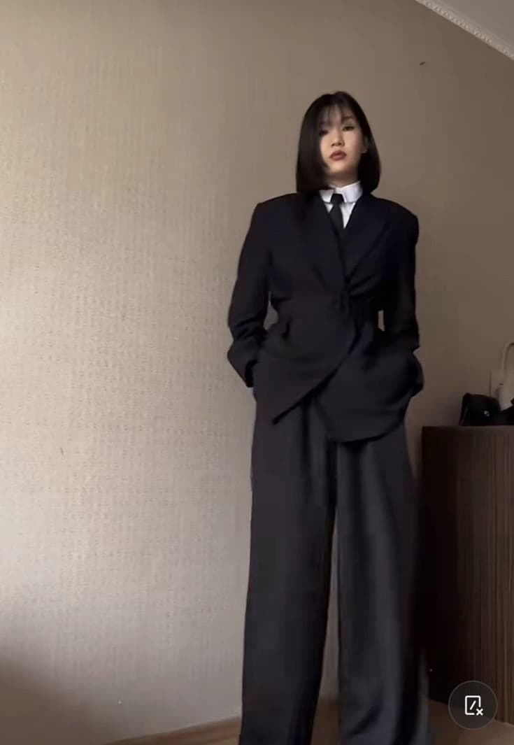 Empress/Queen Woo thumbnail