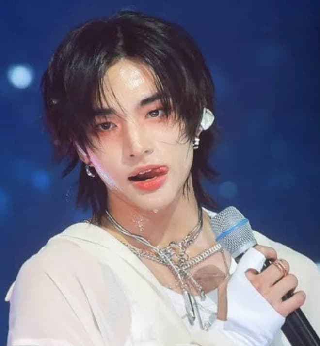 Hwang Hyunjin thumbnail