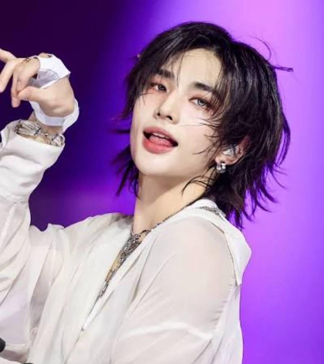 Hyunjin thumbnail