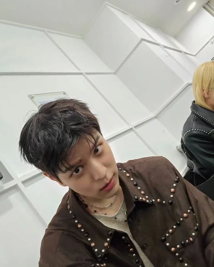 KIM SEUNGMIN thumbnail