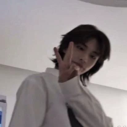 Hwang Hyunjin thumbnail