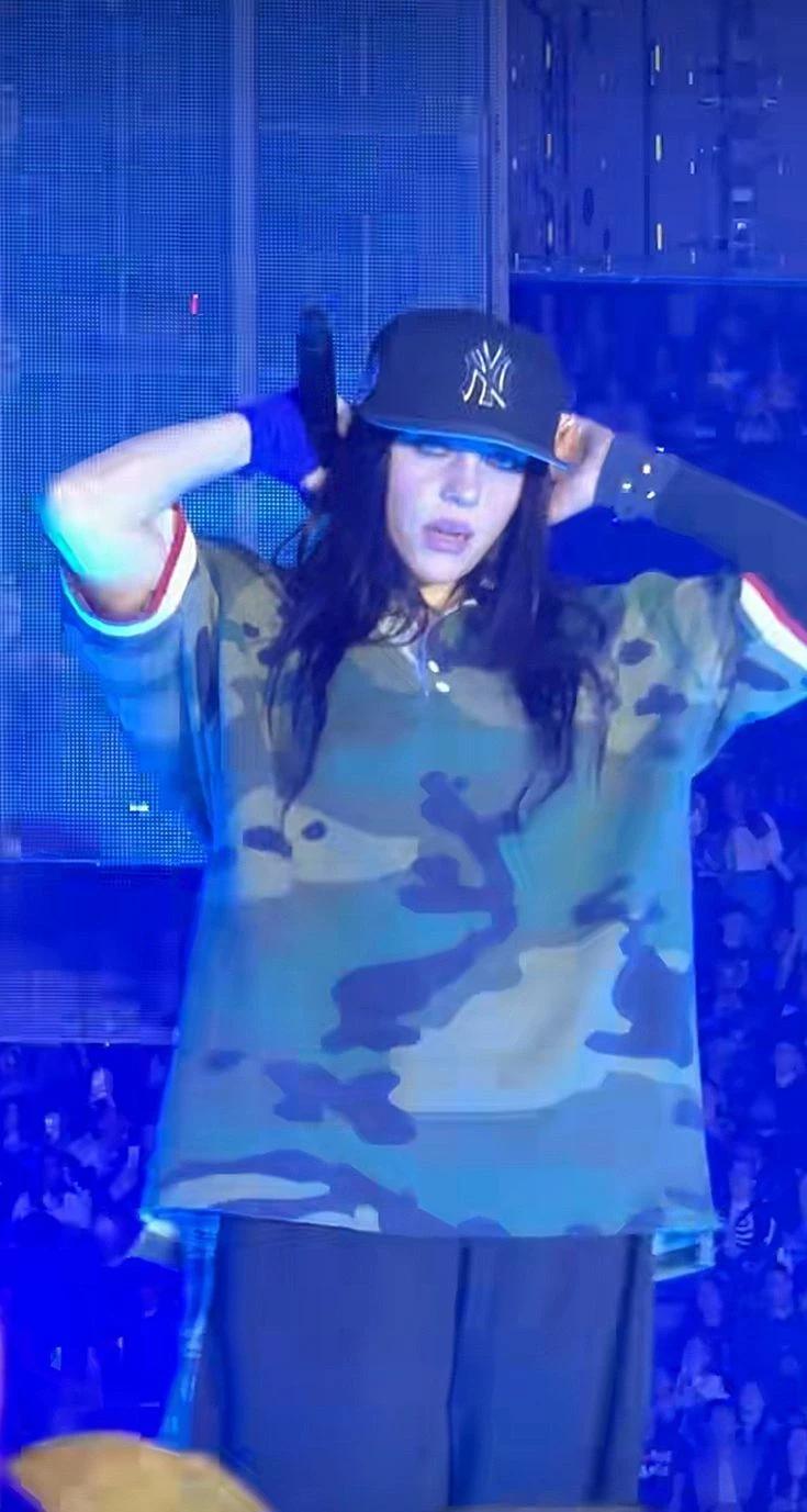 Billie Eilish (WLW INTERSEX BODY GUARD) thumbnail