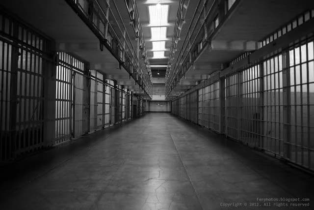 Prison -( BL )- thumbnail