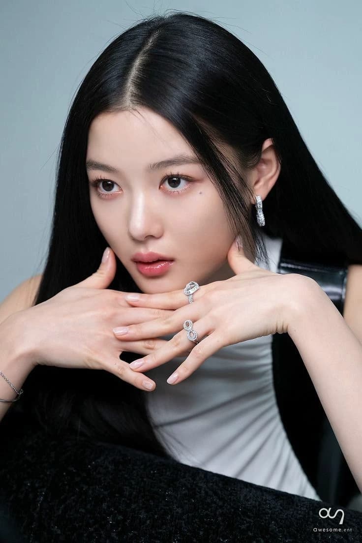 Kim yoo Jung thumbnail