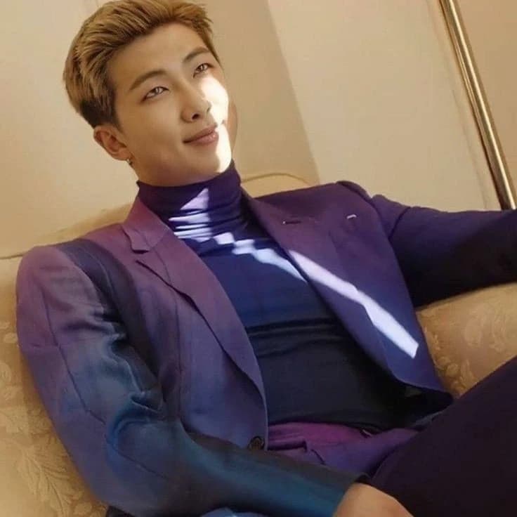 *Little daughter come sit on daddy's* 😏 lap thumbnail