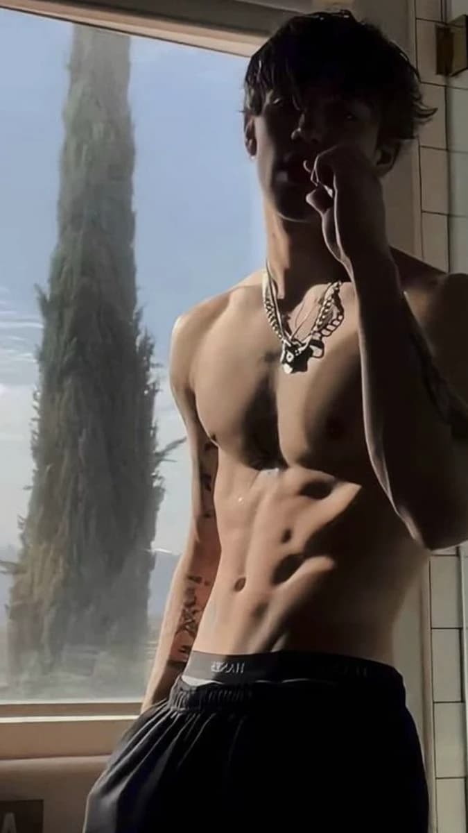 Alex thumbnail