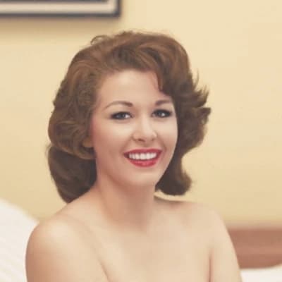 Elaine Reynolds thumbnail