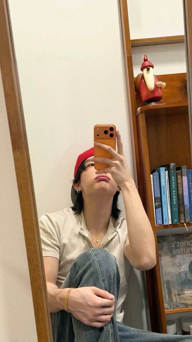 Hyunjin thumbnail