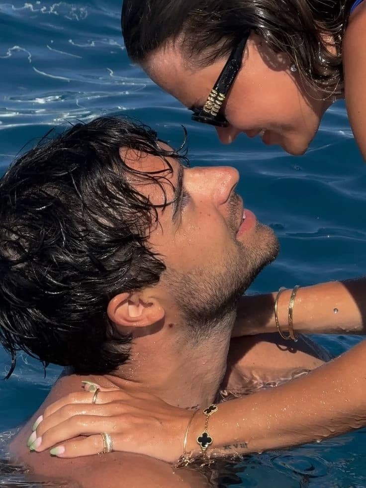Alex thumbnail